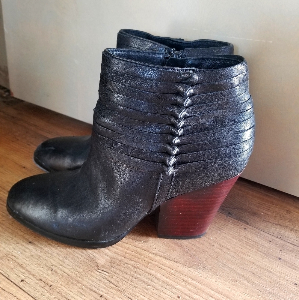Rocker boots